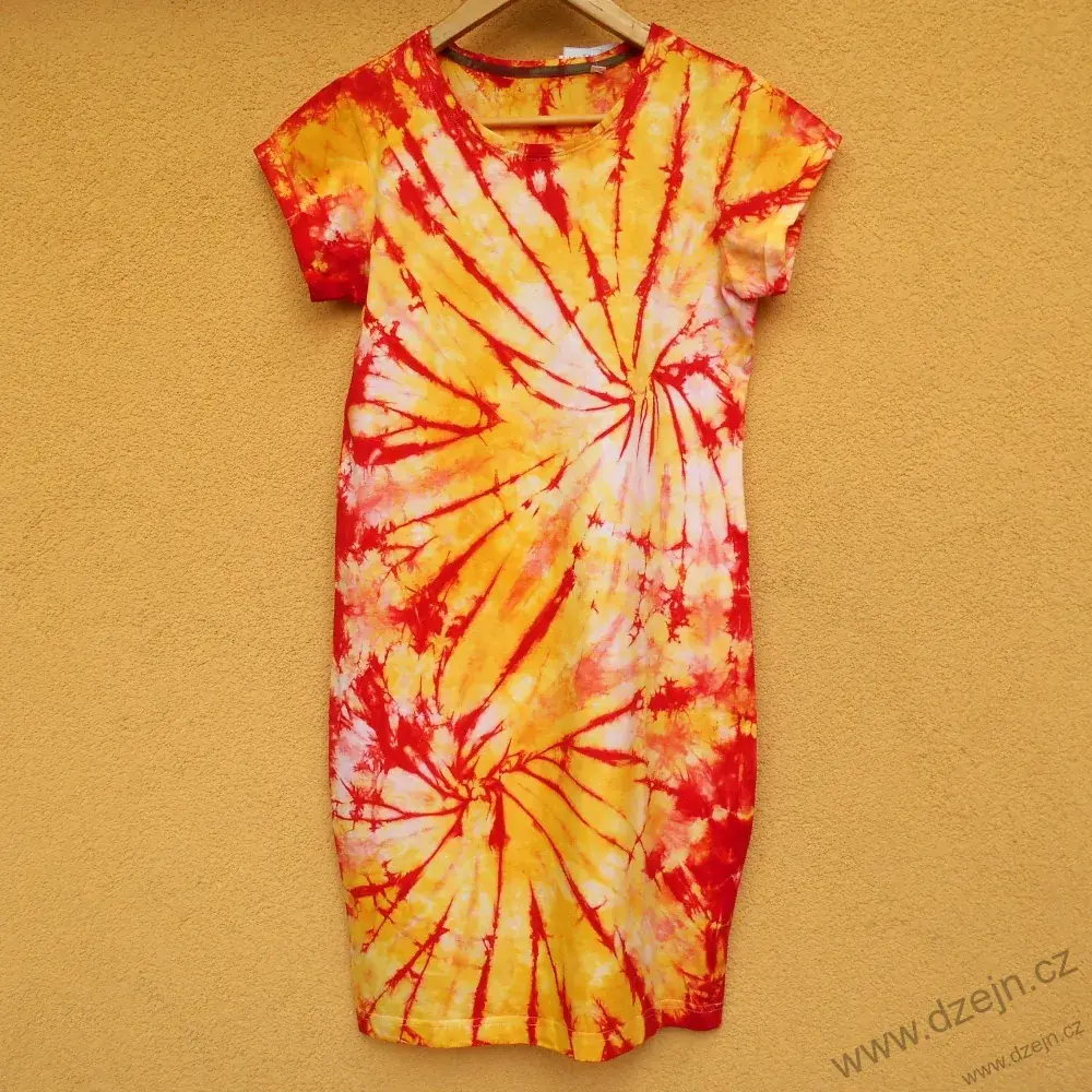 Bílo-žluto-červené dámské batikované šaty