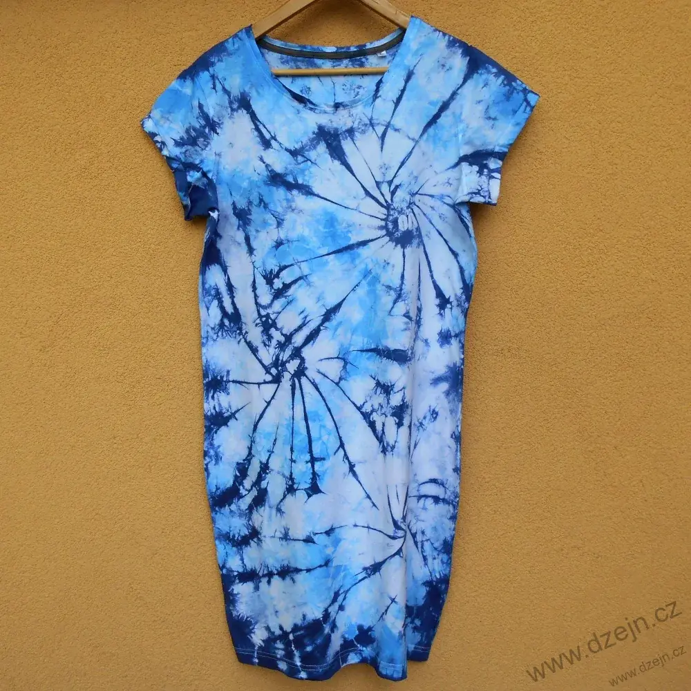 Bílo-modré dámské batikované šaty