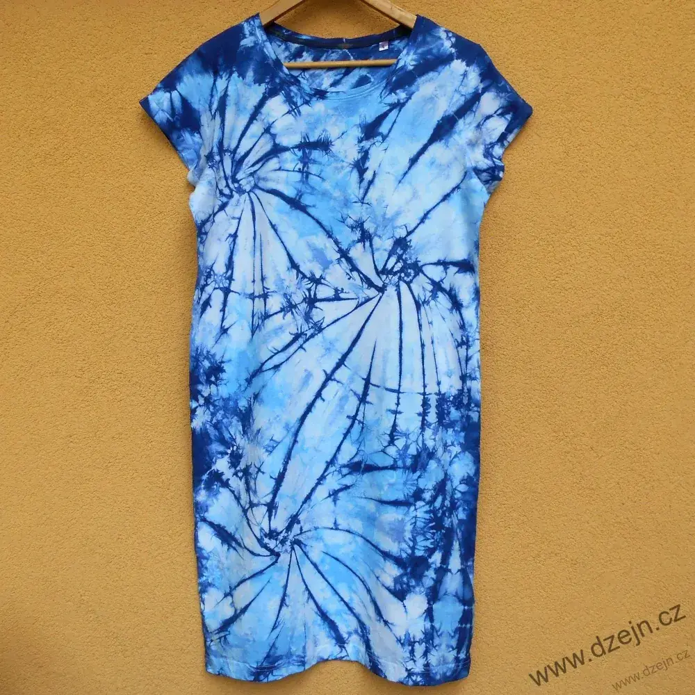 Bílo-modré dámské batikované šaty