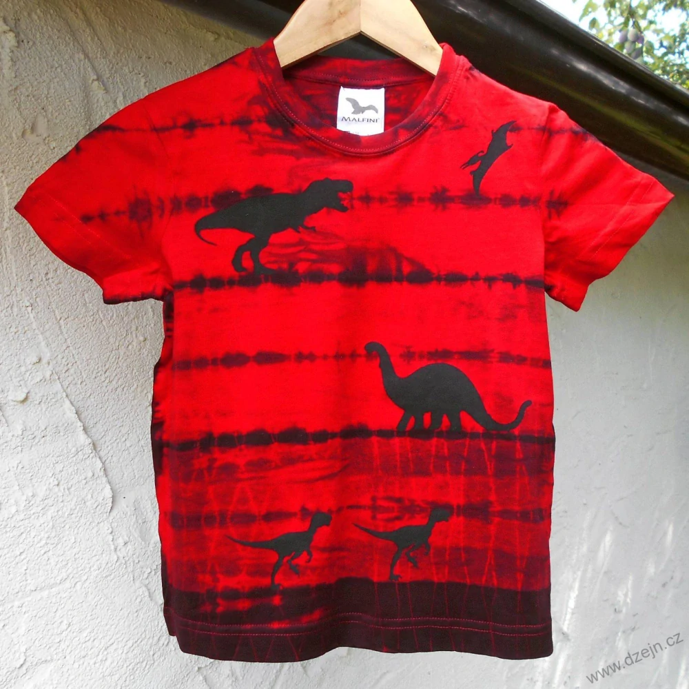 Červeno-černé dětské tričko s dinosaury (6 let)