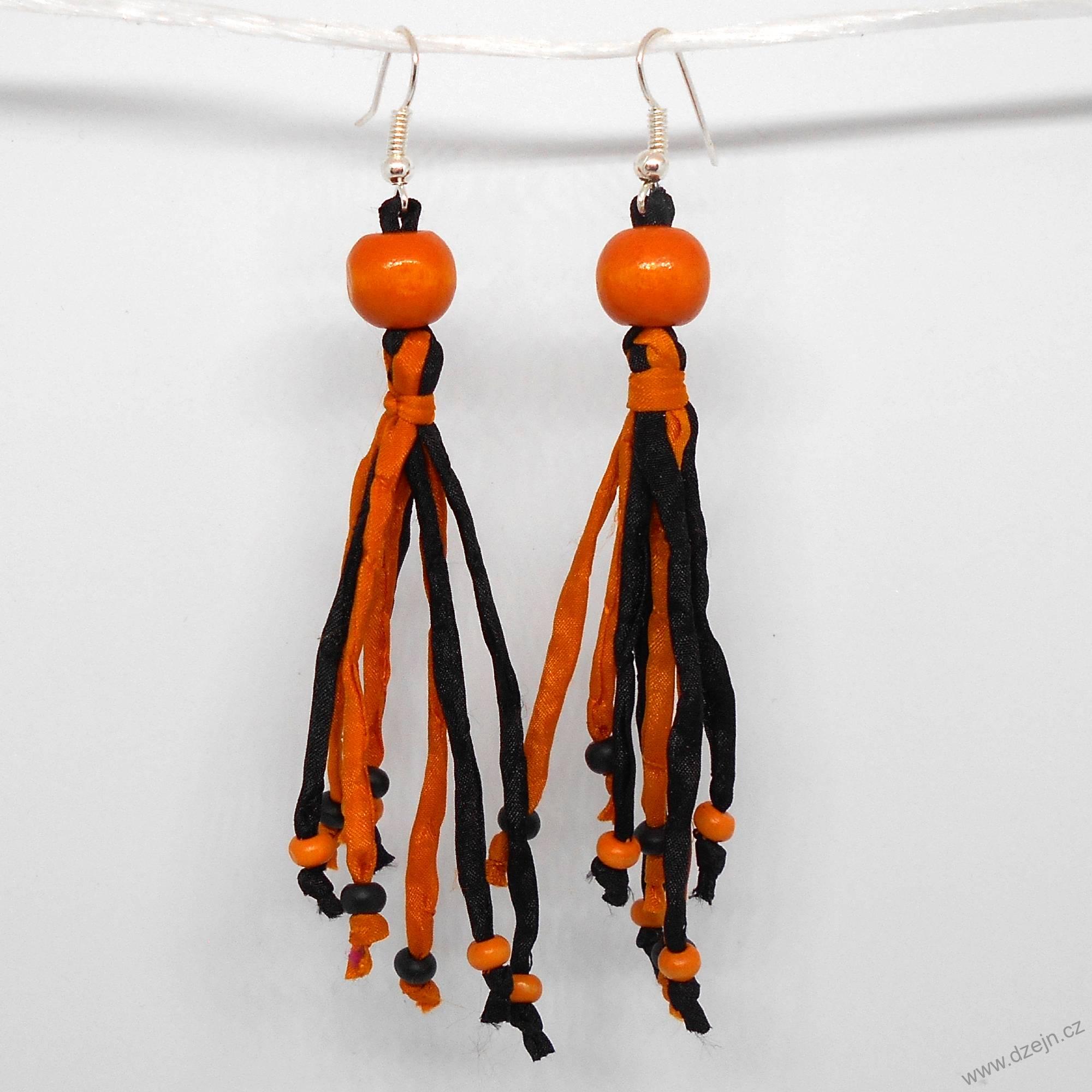 Oranžovo-černé náušnice hedvábí-dřevo