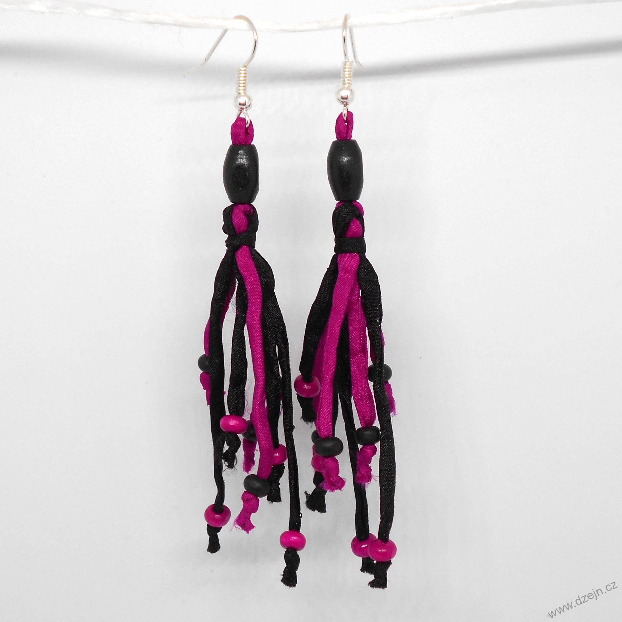 Růžovo-černé náušnice hedvábí-dřevo