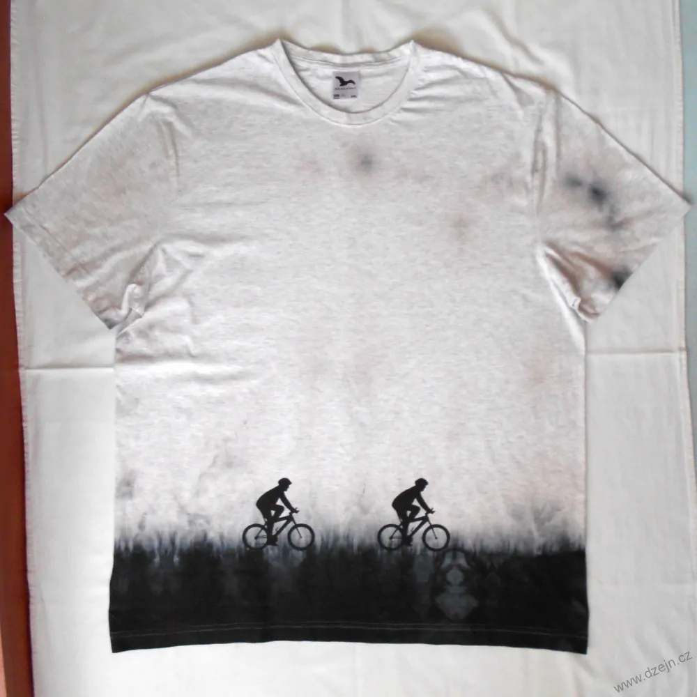 Šedo-černé triko s cyklisty XXL