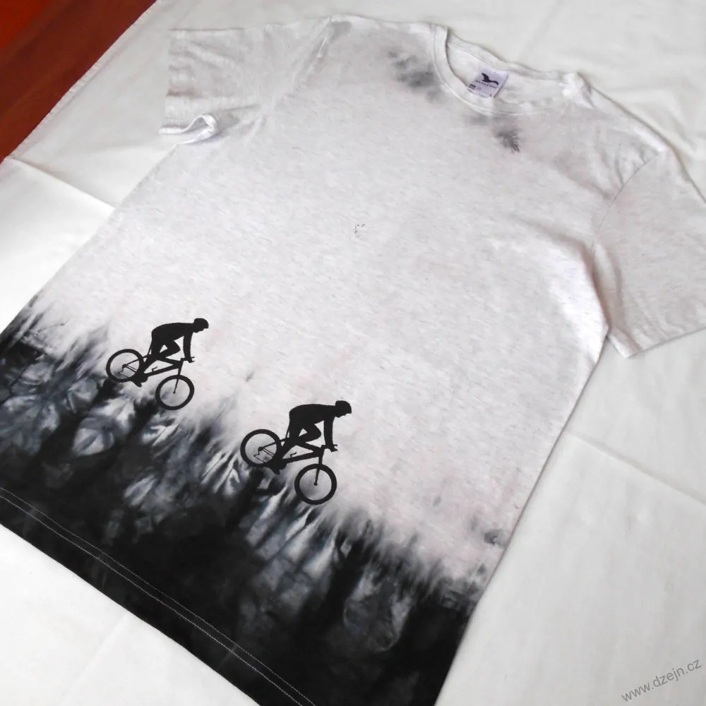 Šedo-černé triko s cyklisty L