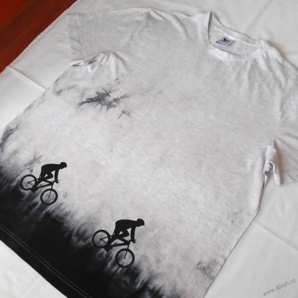 Šedo-černé triko s cyklisty XXL