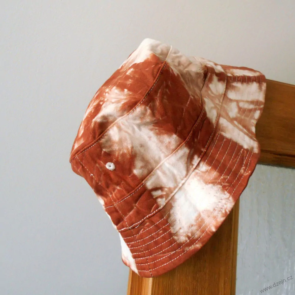 Batikovaný klobouček - bílo-hnědý