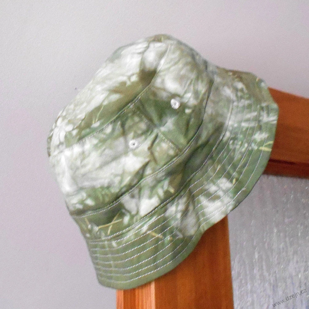 Batikovaný klobouček - bílo-olivový