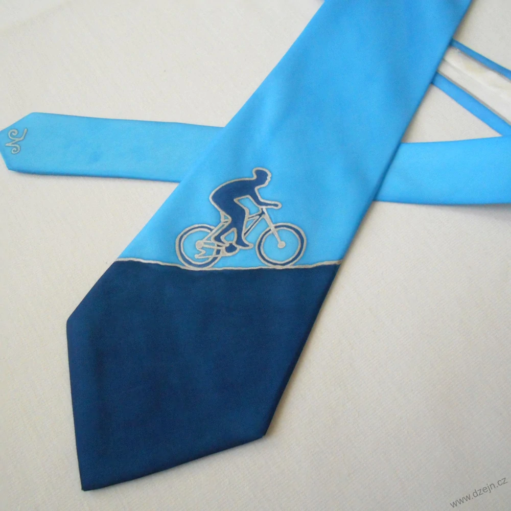 Hedvábná kravata s cyklistou do kopce - modrá