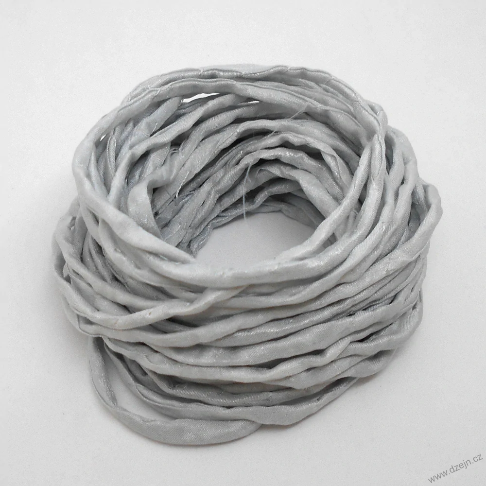 Hedvábná šňůrka světloučká šedá