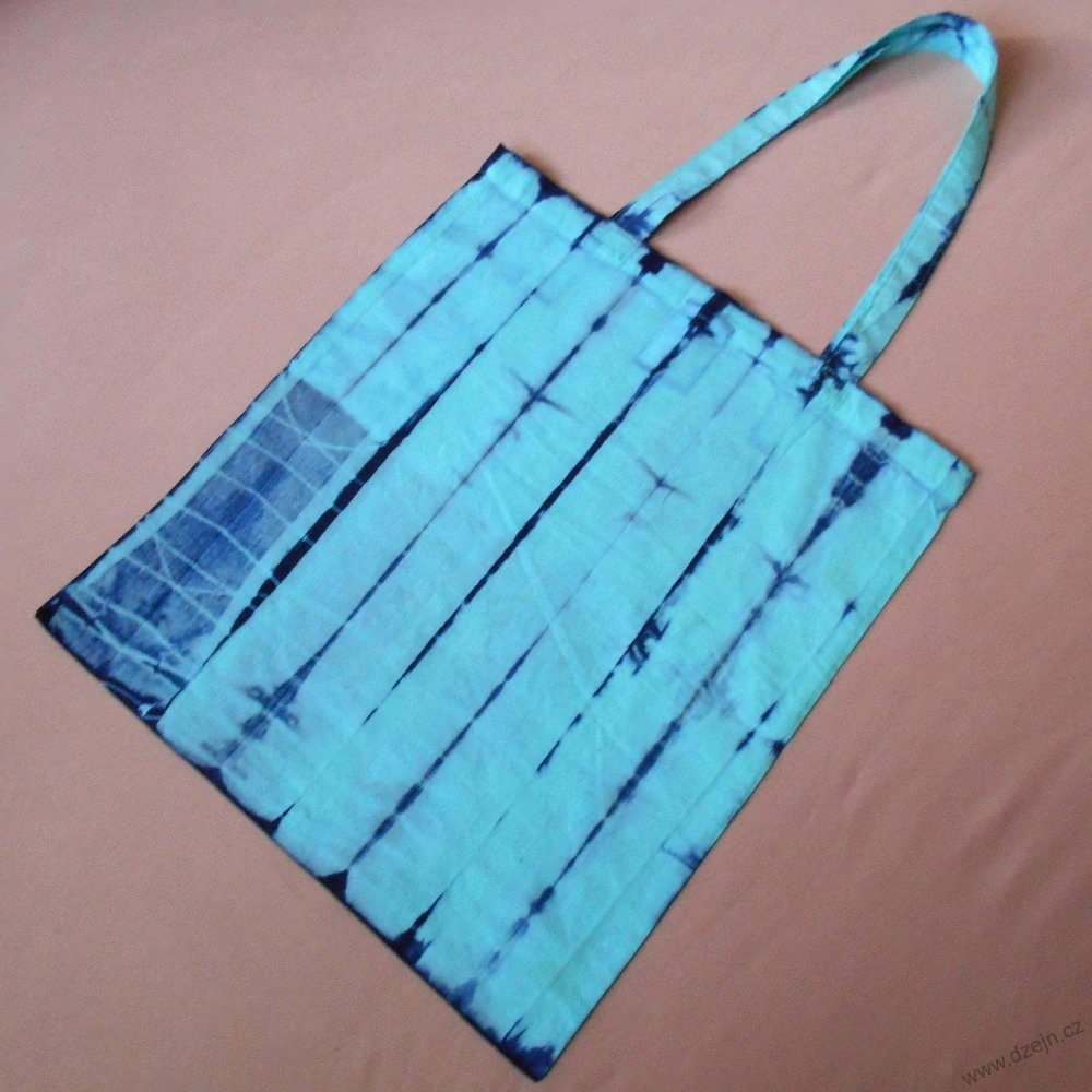 Mentolovo-modrá taška s listy