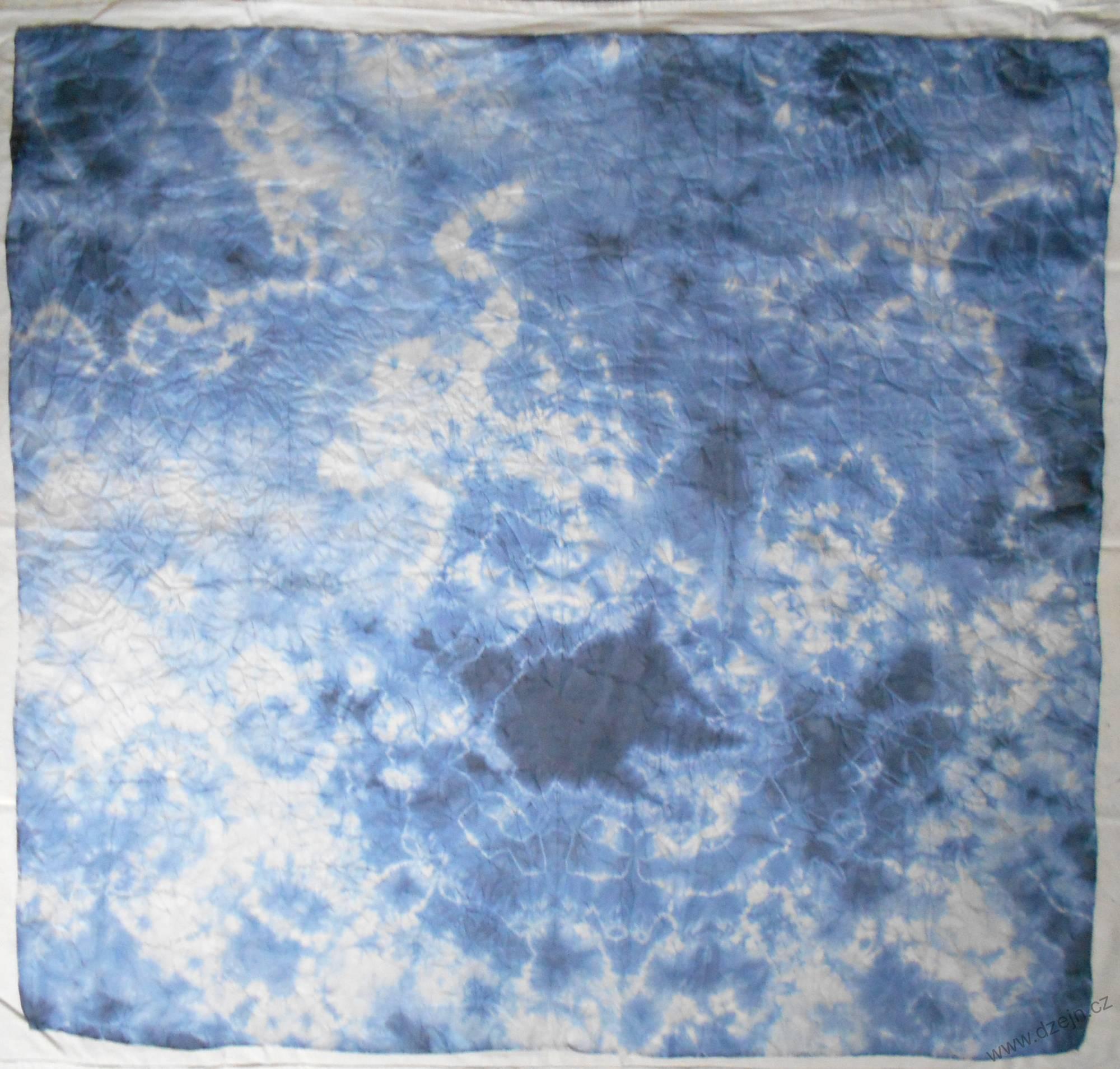 Batikovaný hedvábný šátek modro-bílý 90x90 cm