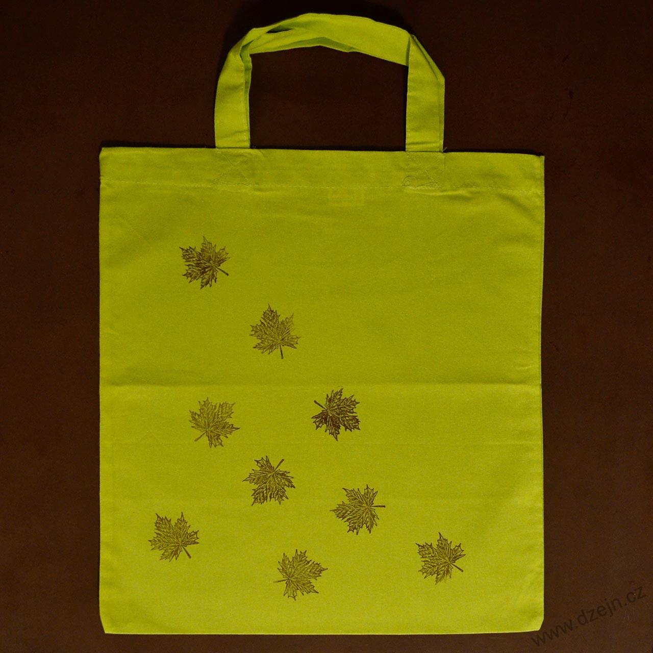 Žlutozelená taška s hnědými listy