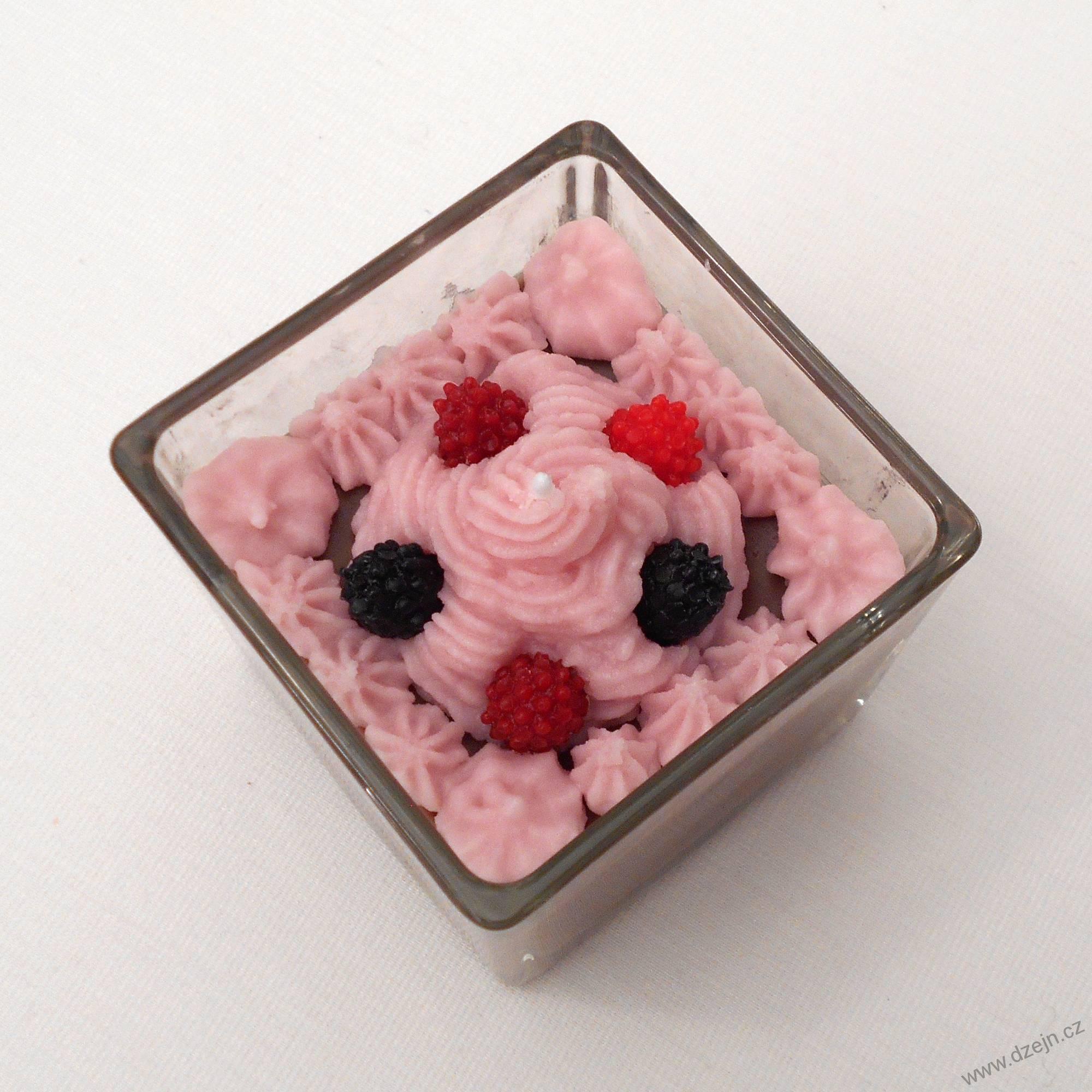 Svíčka čokoládový dezert s lesním ovocem