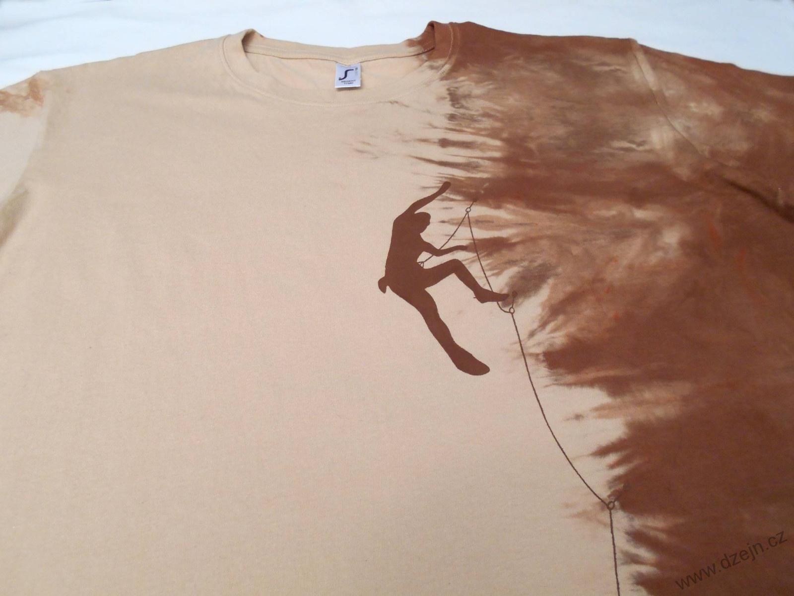 Béžovo-hnědé batikované triko s horolezcem XL