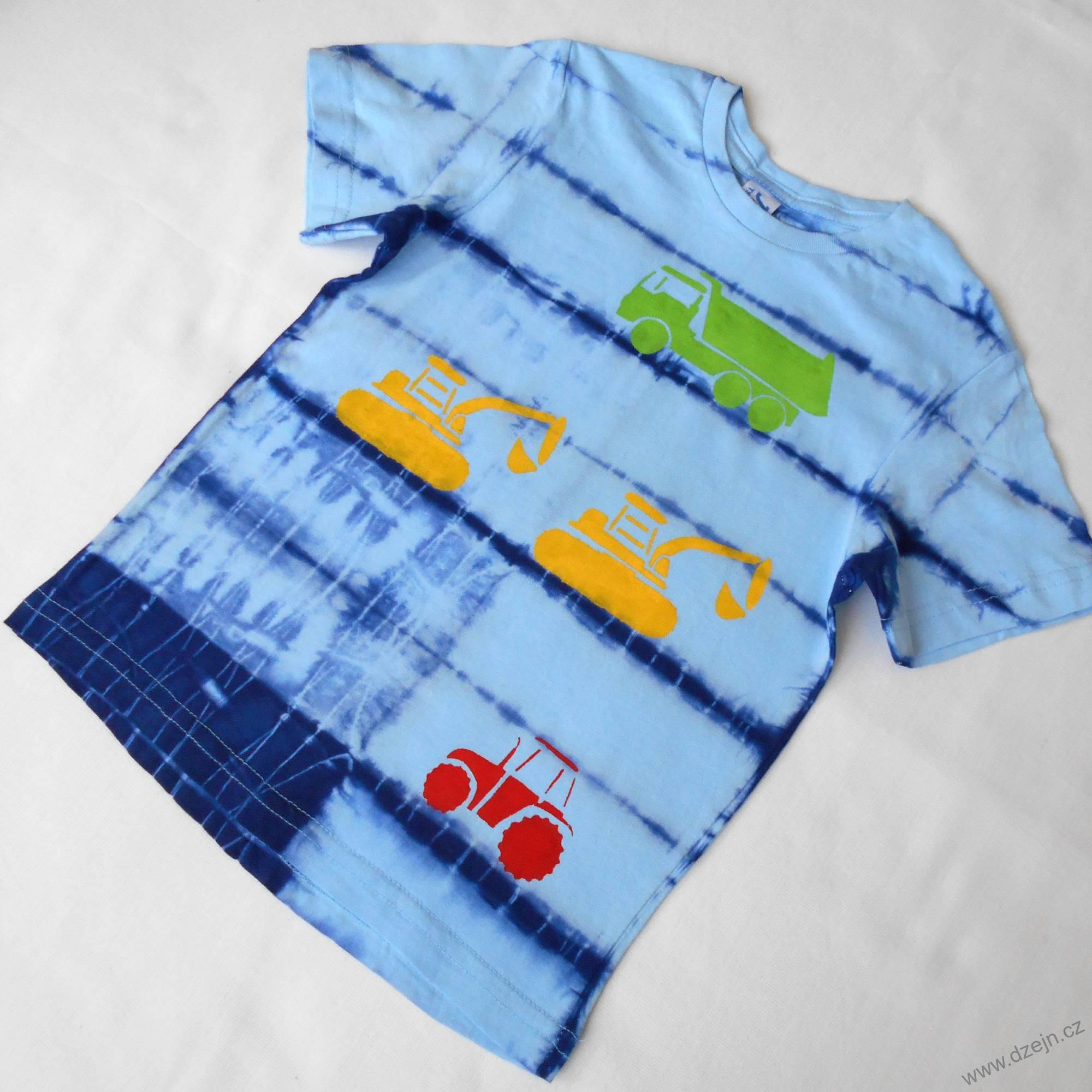 Modré dětské tričko s traktorem, bagry a náklaďákem (3-4 roky)