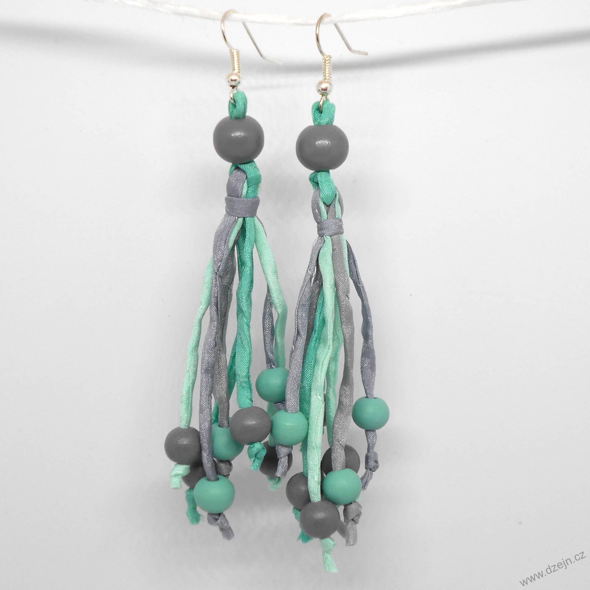 Šedo-mentolové náušnice hedvábí-dřevo