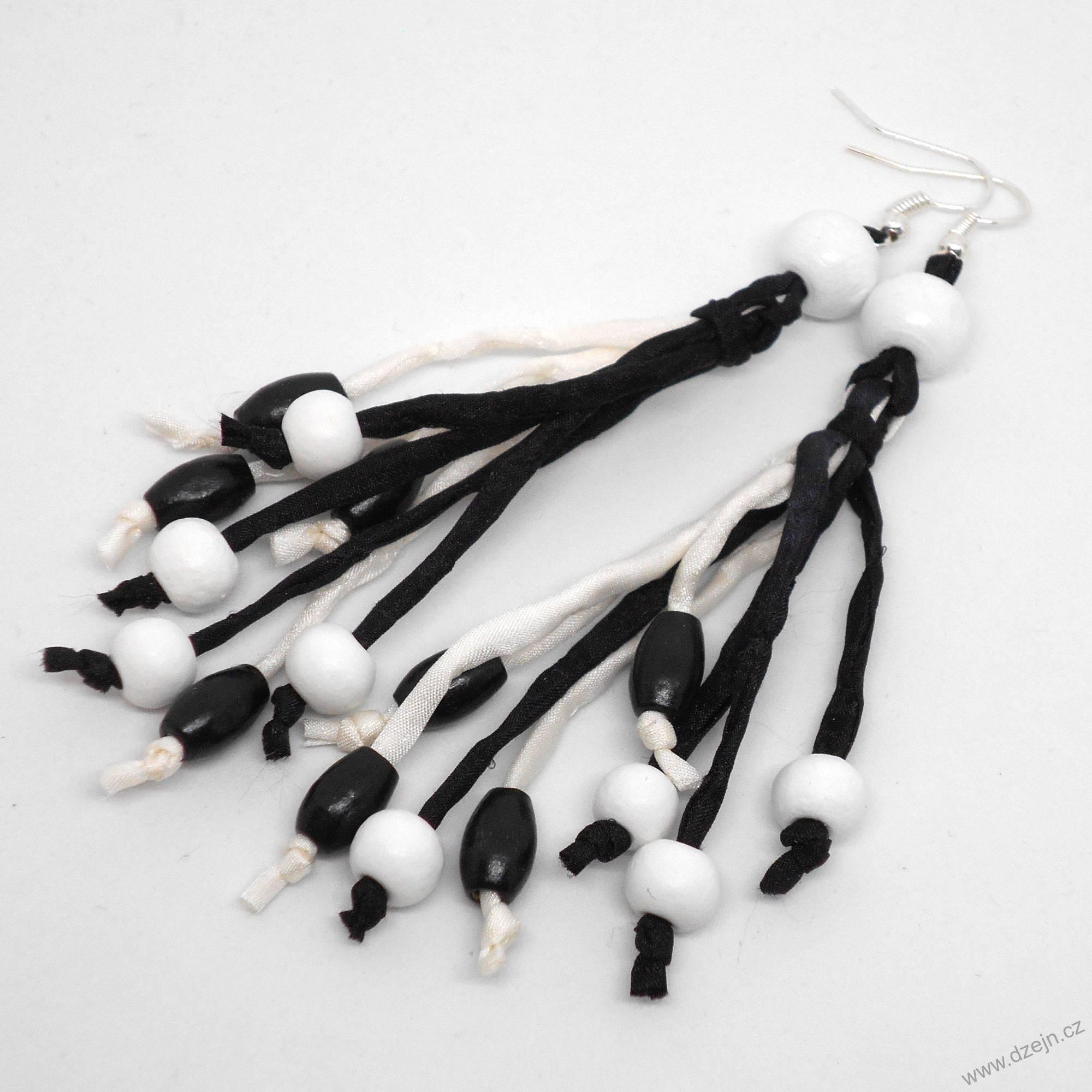 Bílo-černé náušnice hedvábí-dřevo