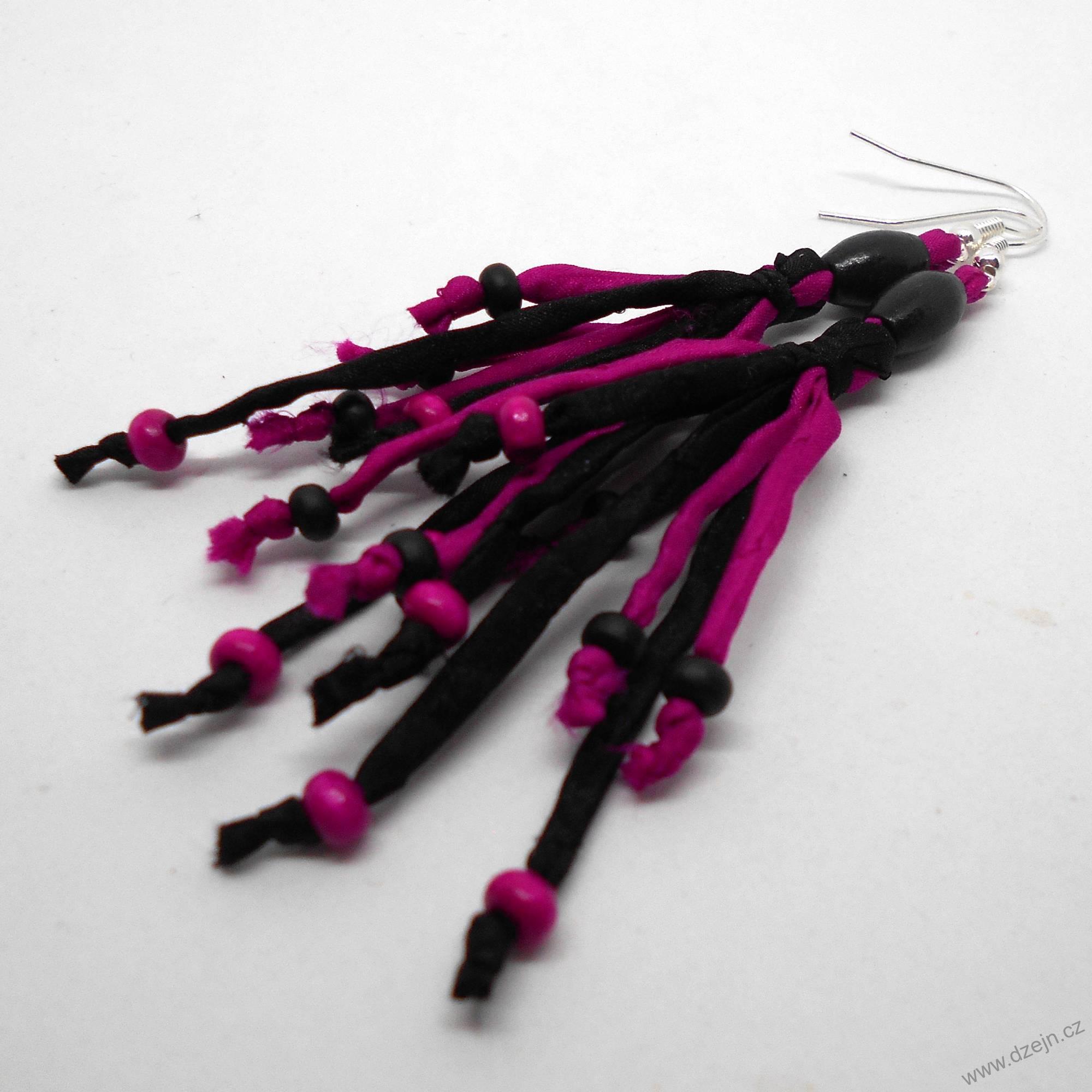Růžovo-černé náušnice hedvábí-dřevo