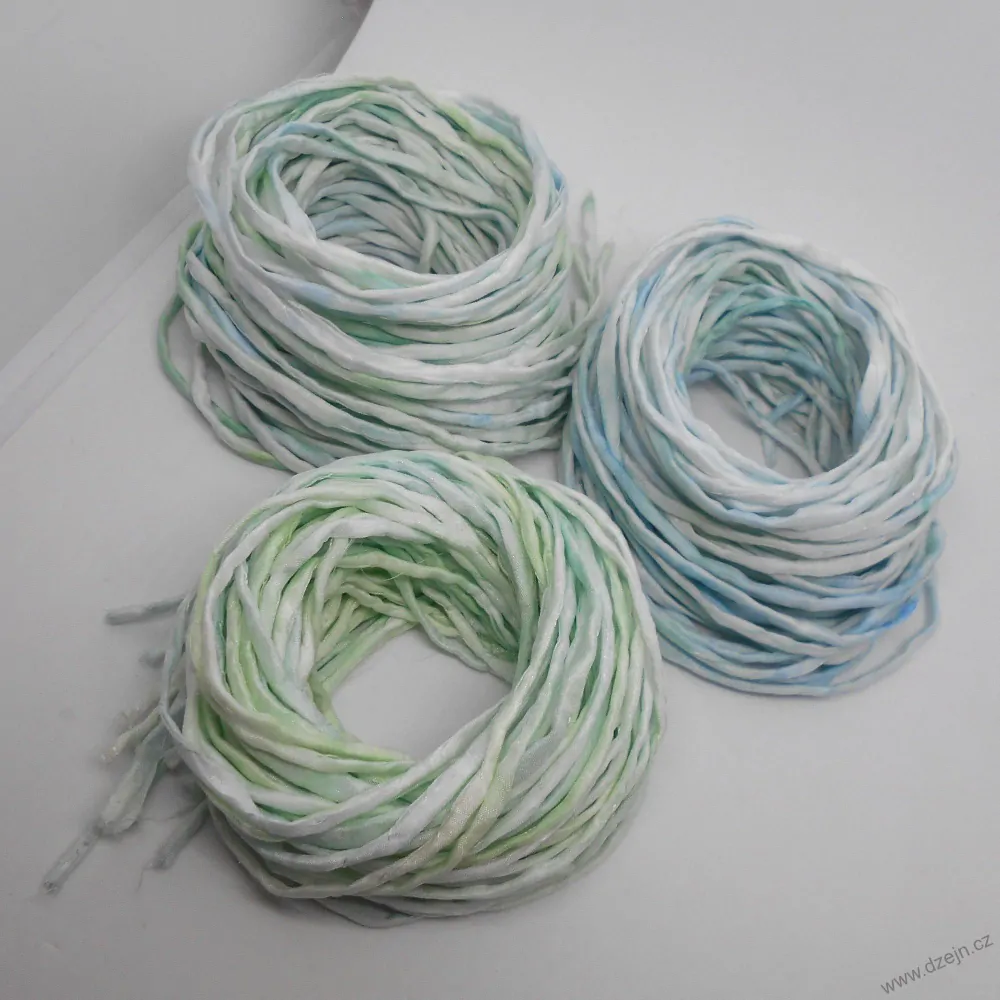 Hedvábná šňůrka světloučká modro-zelená