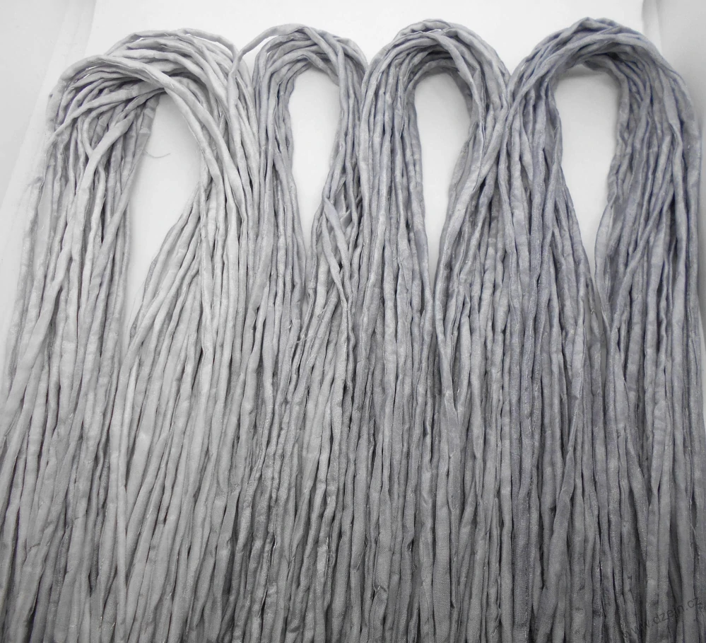 Hedvábná šňůrka světle šedá