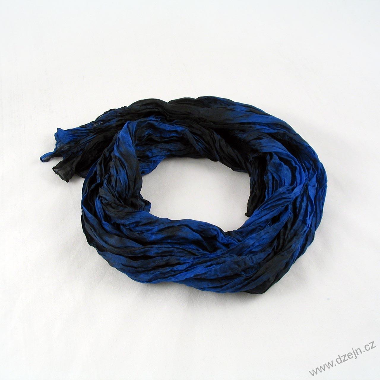 Modro-černá vrapovaná šála
