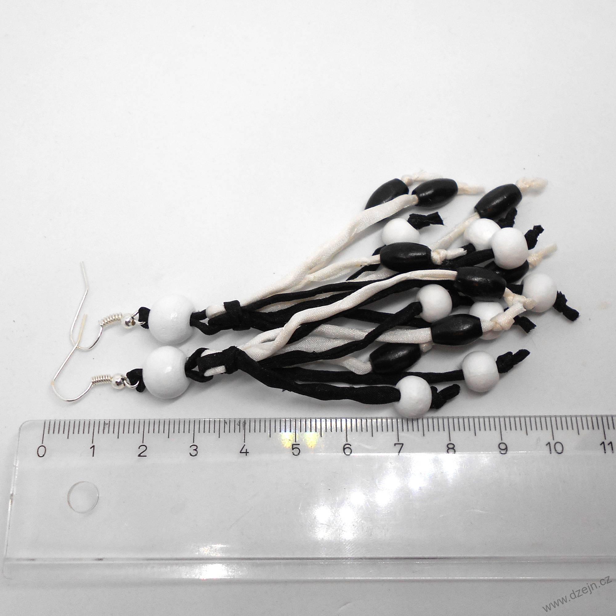 Bílo-černé náušnice hedvábí-dřevo