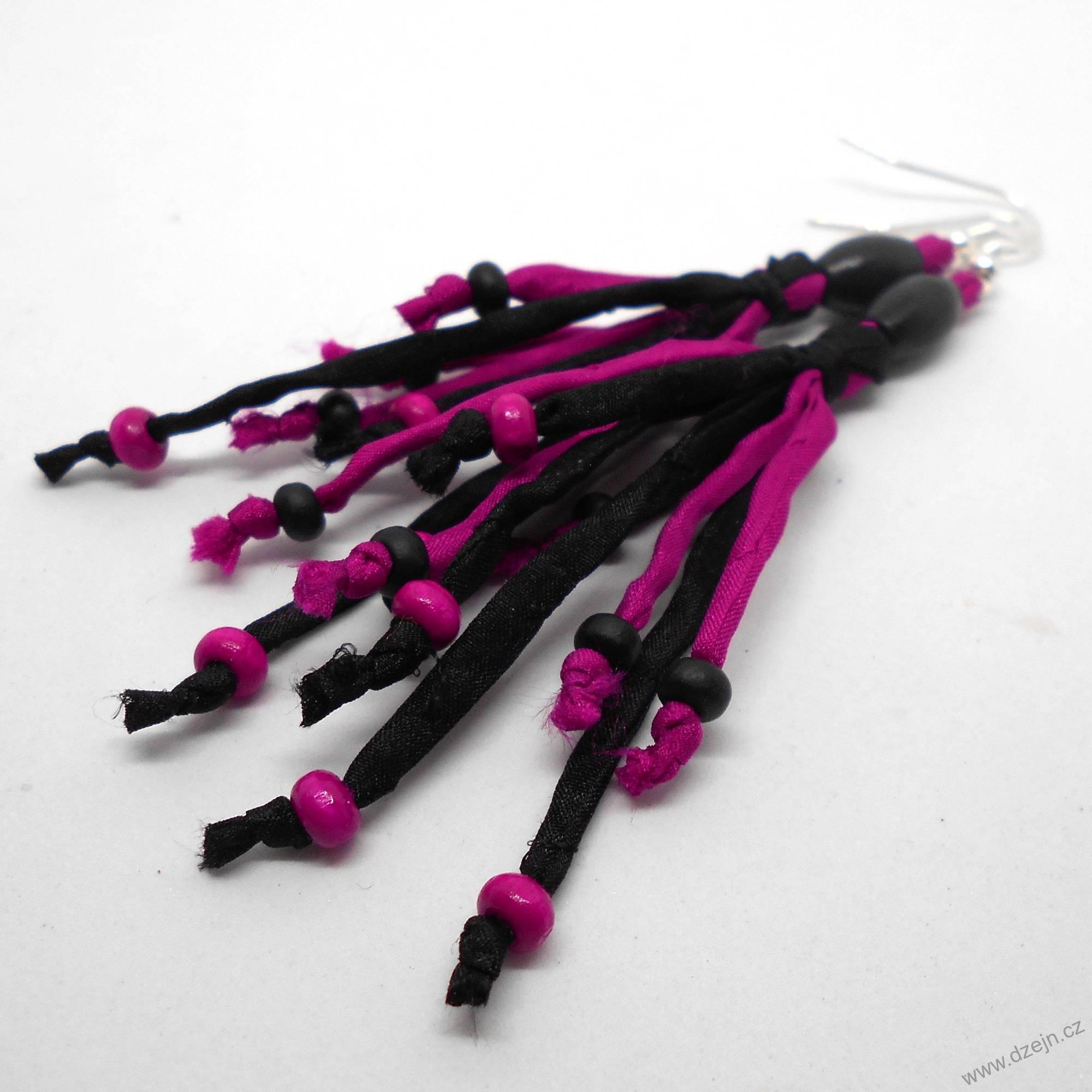 Růžovo-černé náušnice hedvábí-dřevo