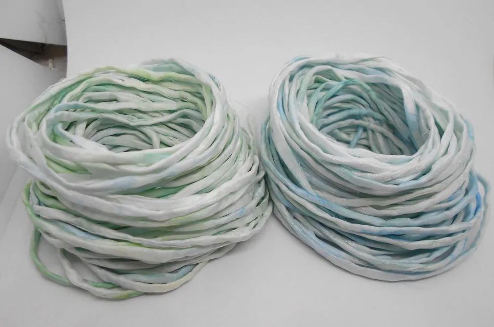 Hedvábná šňůrka světloučká modro-zelená