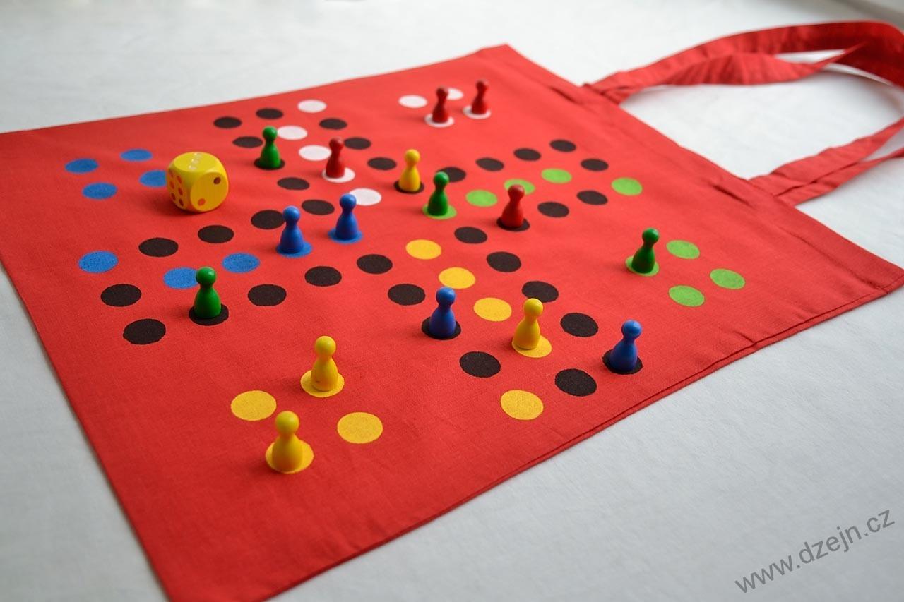 Figurky a kostka k "člověče, nezlob se"