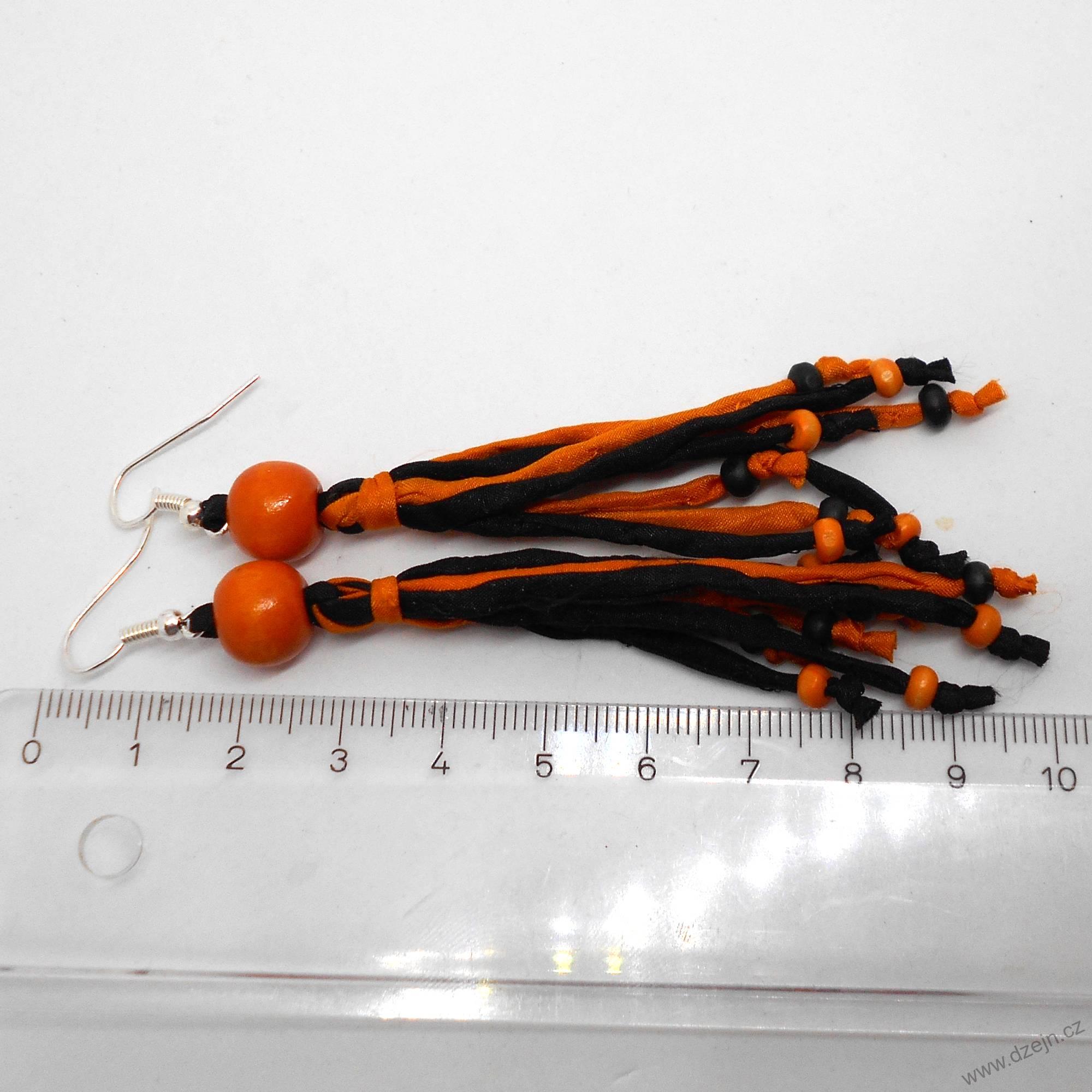 Oranžovo-černé náušnice hedvábí-dřevo