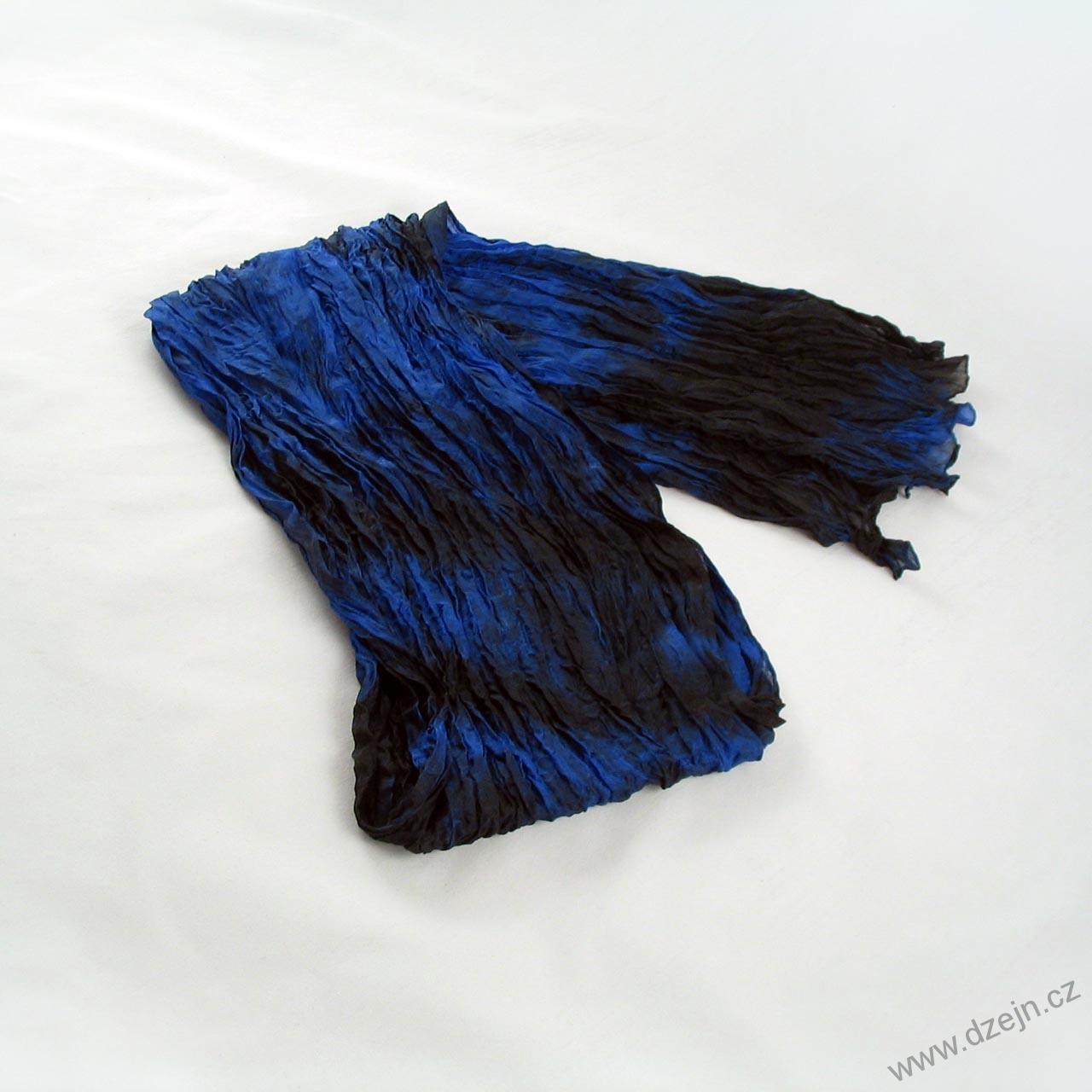 Modro-černá vrapovaná šála