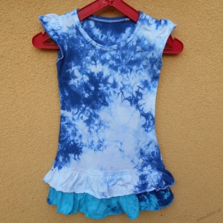 Dívčí bílo-tmavě modré batikované šaty 2 roky