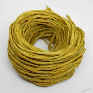 Hedvábná šňůrka olivová, místy trochu do zelena