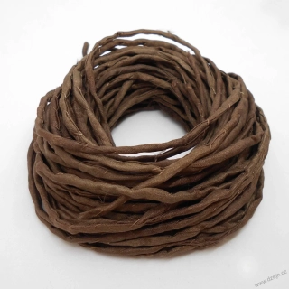 Hedvábná šňůrka tmavě hnědá, místy světlejší