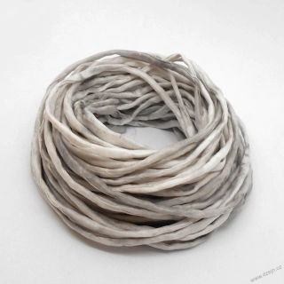 Hedvábná šňůrka strakatá šedá