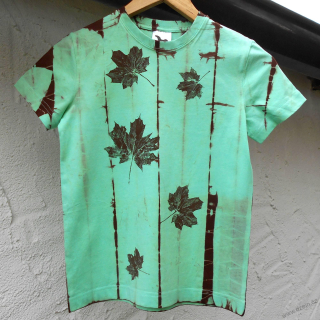 Dětské mentolovo-hnědé triko s listy (8 let)