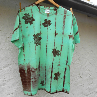 Mentolovo-hnědé batikované triko s listy XXL