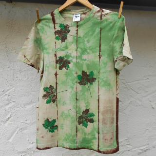 Béžovo-zeleno-hnědé batikované triko s listy M