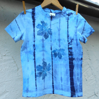 Bílo-modré dětské triko s listy (8 let)