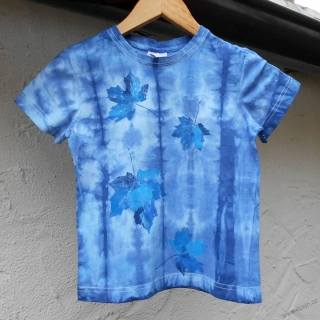 Bílo-modré dětské triko s listy (6 let)