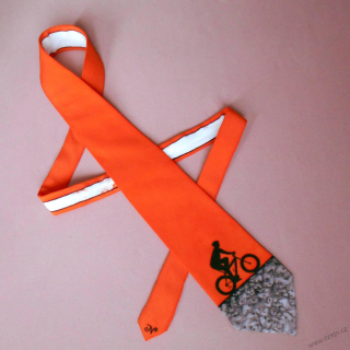 Hedvábná kravata s cyklistou - černo-oranžová
