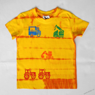 Žluto-oranžové dětské tričko s traktory, bagrem a náklaďákem (4 roky)