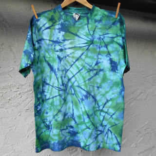 Bílo-modro-zelené batikované triko XL