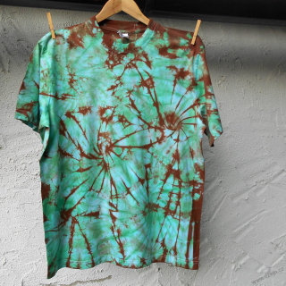 Bílo-hnědo-zelené batikované triko XL