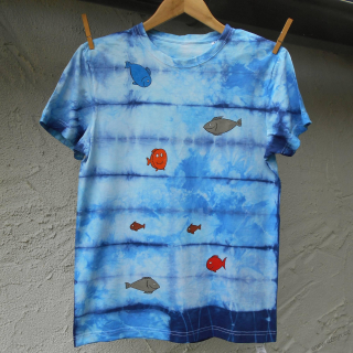 Modré batikované tričko s rybami M